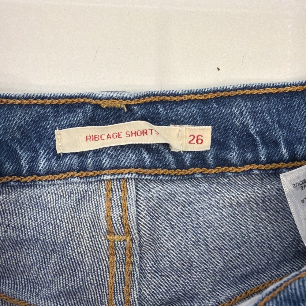 Women's Levis Ribcage Shorts Blue Denim Raw Hem High Rise Button Fly Size 26 - Picture 2 of 5